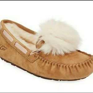 Dakota pom pom ugg slippers